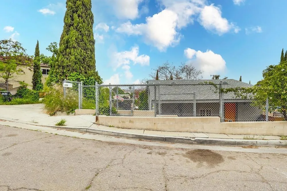 1279 N Hicks Drive, East Los Angeles, California 90063 home-pic-3
